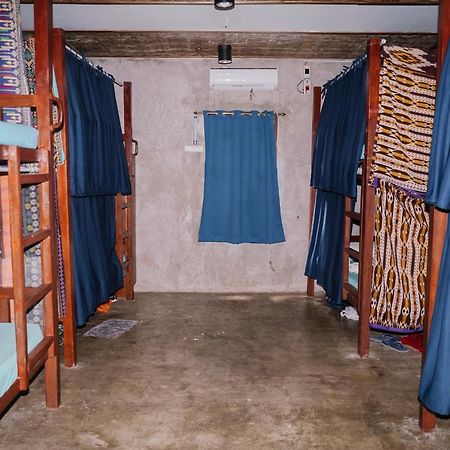 Sinag Hostel (Adults Only) Хенерал Луна Екстериор снимка