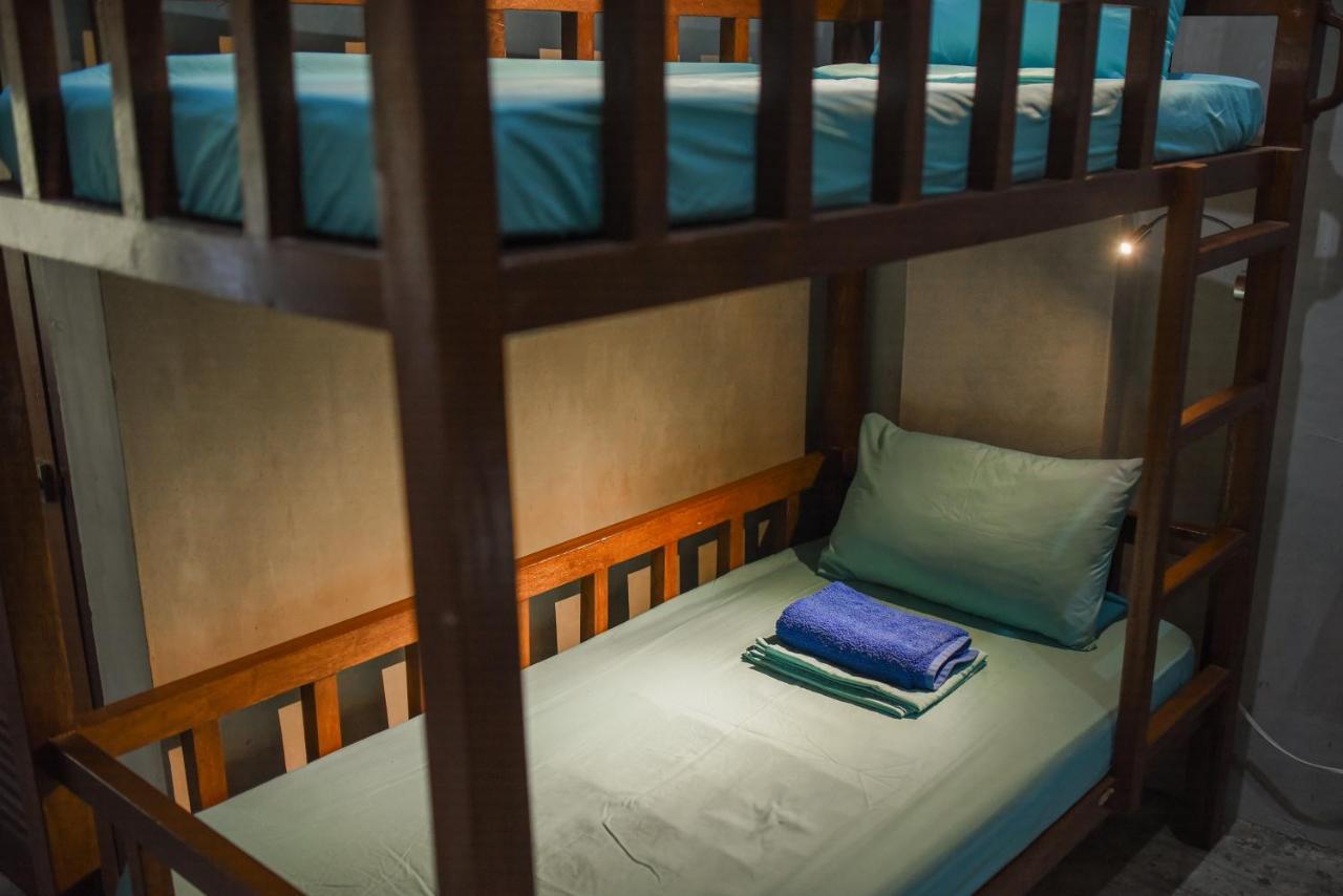 Sinag Hostel (Adults Only) Хенерал Луна Екстериор снимка