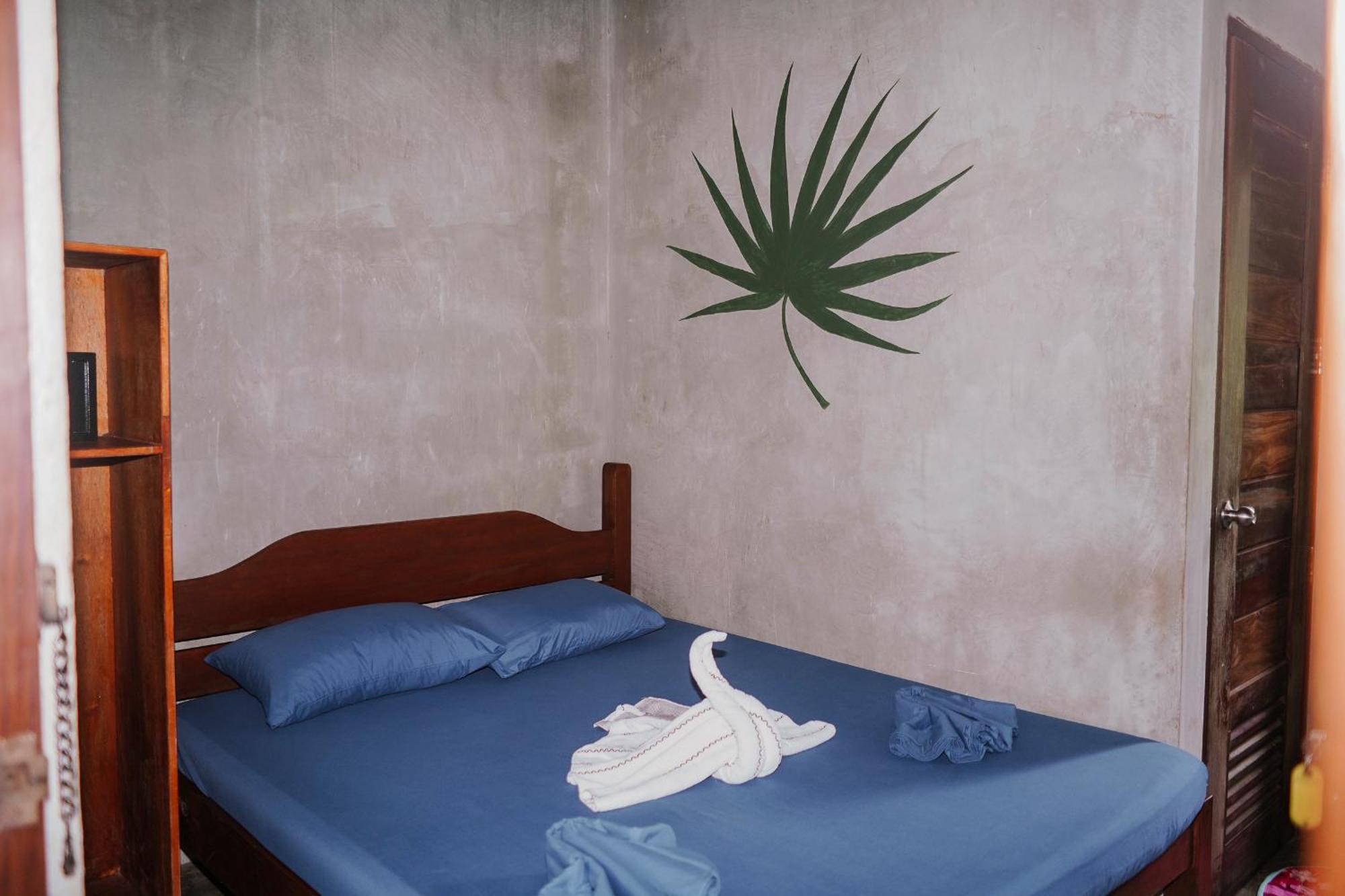 Sinag Hostel (Adults Only) Хенерал Луна Екстериор снимка